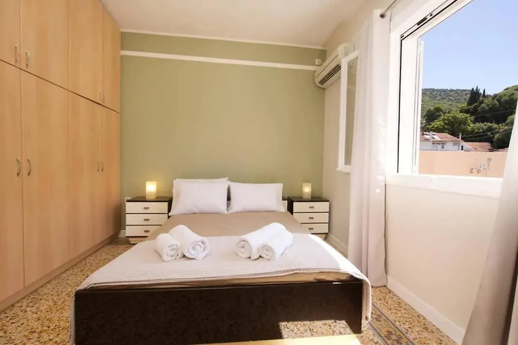 Casa Di Vito, 10M From Sami'S Main Square Apartman